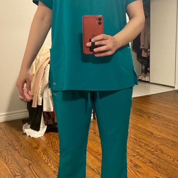 GREYS ANATOMY NEW SCRUBS - Picture 1 of 7
